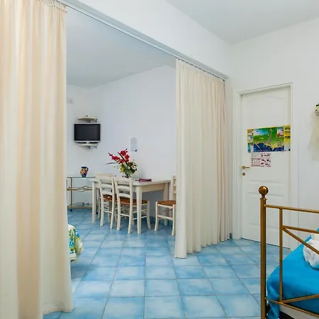 Residenza Gennaro Konukevi 3*