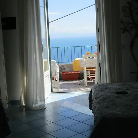 Residenza Gennaro Konukevi 3*
