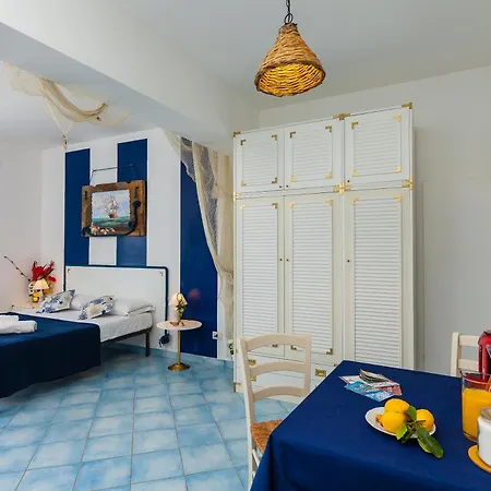 Residenza Gennaro Konukevi 3*