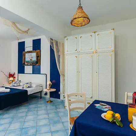 Residenza Gennaro Affittacamere 3*
